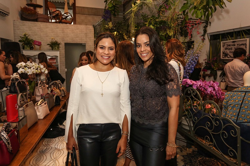 Luciana Andrade e Lorena Bernadino           